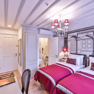 9 Doors Hotel
